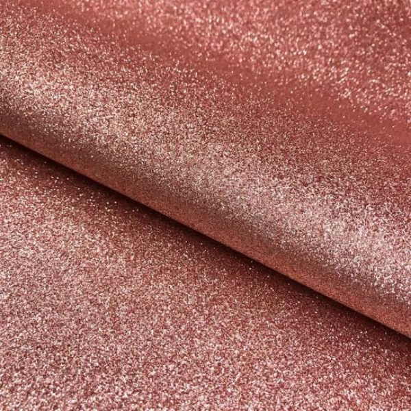 Rolo de Sintético Glitter Fino dourado com acabamento brilhante sofisticado, mostrando o efeito elegante do material.